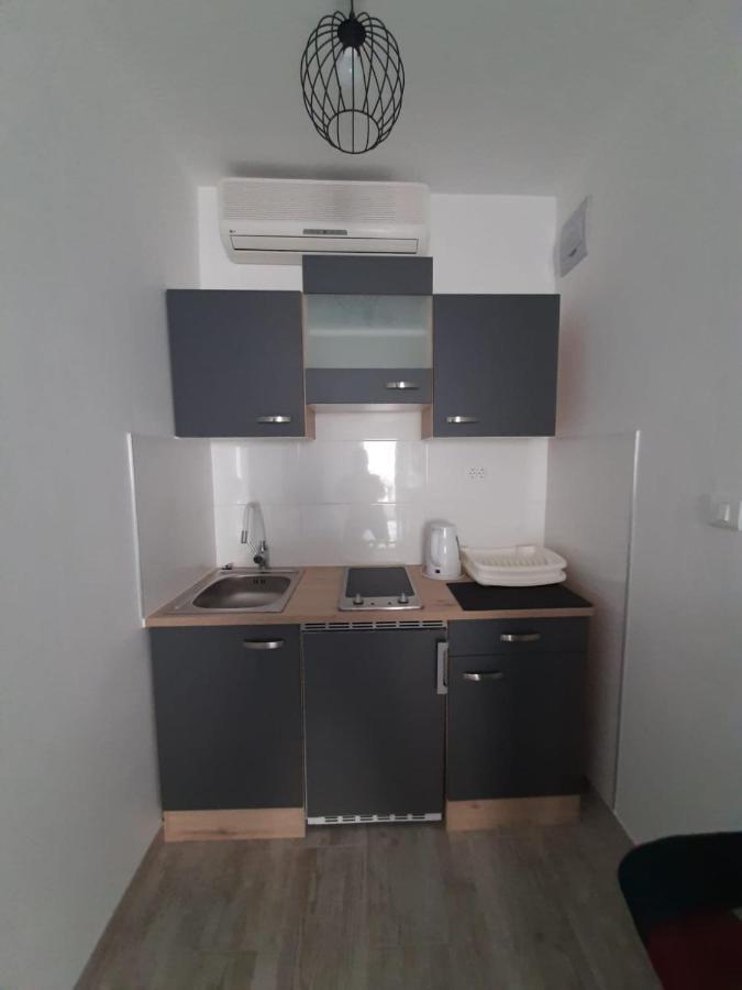 Apartments Mate Bol Bagian luar foto