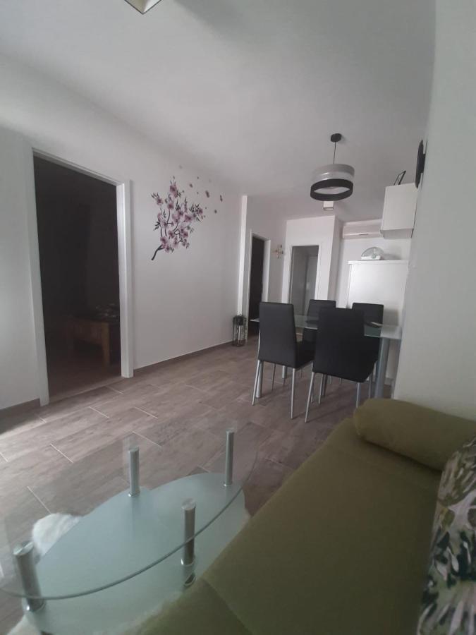 Apartments Mate Bol Bagian luar foto