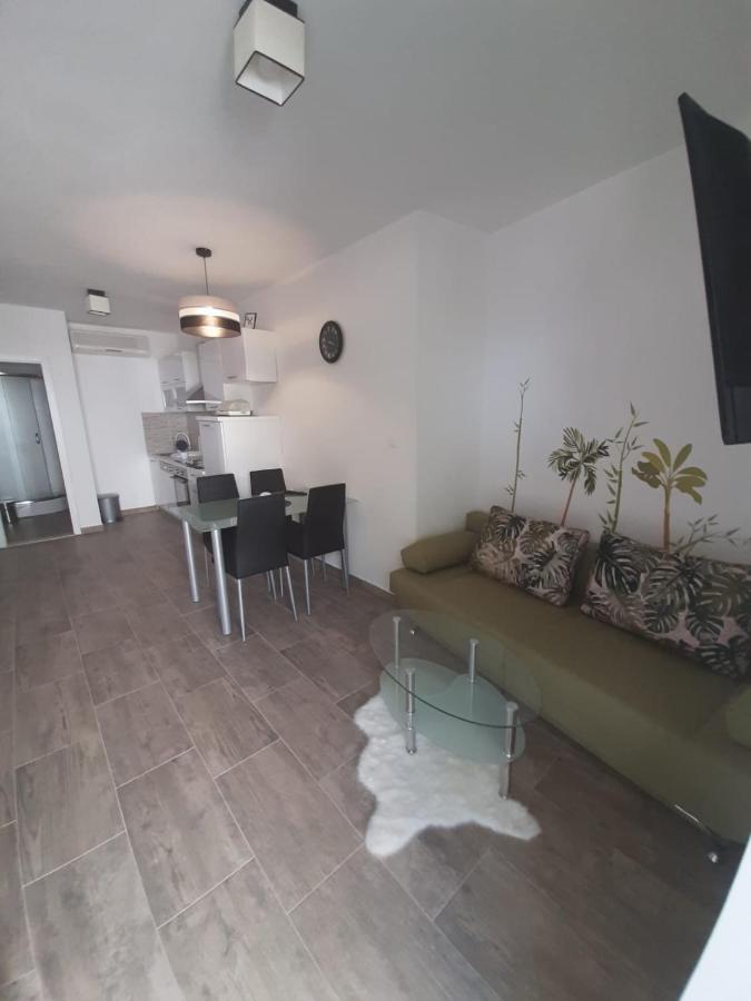 Apartments Mate Bol Bagian luar foto