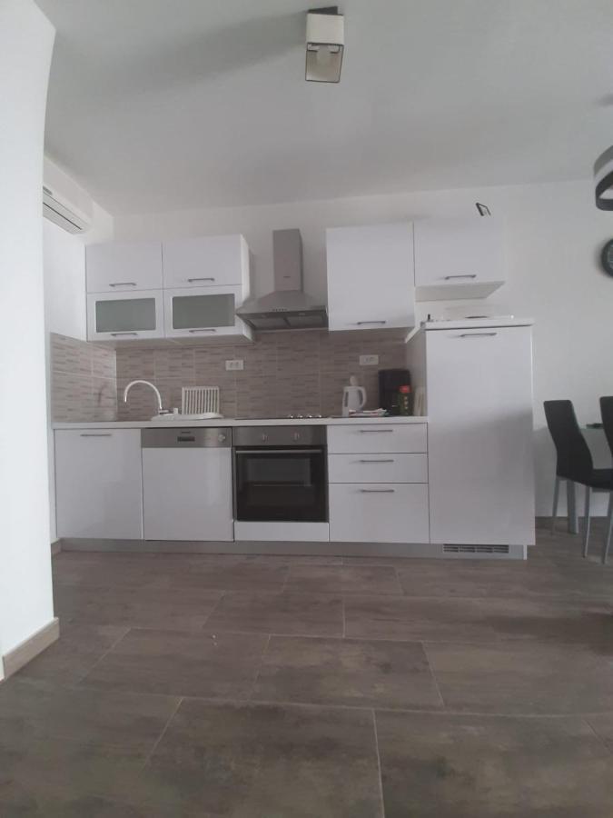 Apartments Mate Bol Bagian luar foto