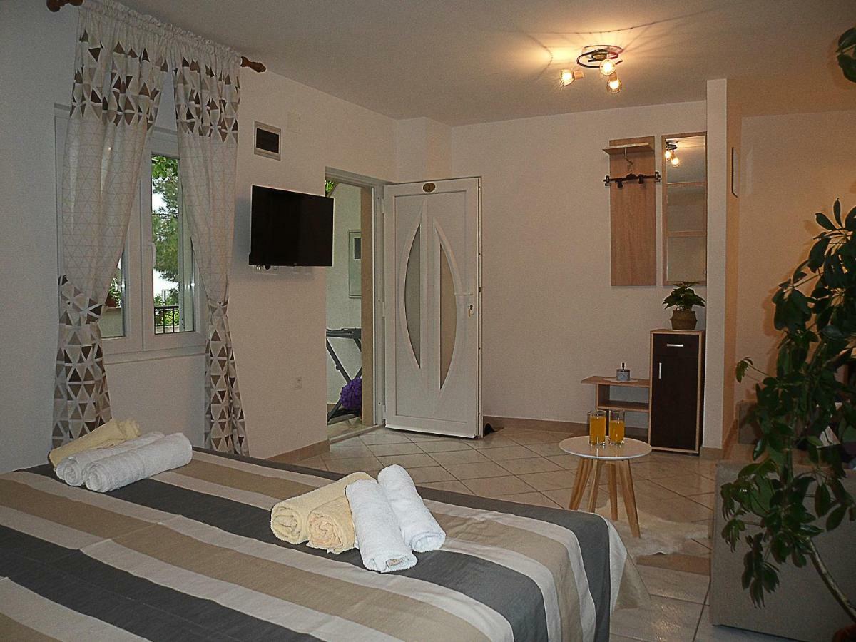 Apartments Mate Bol Bagian luar foto